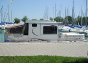 suntracker-party-cruiser